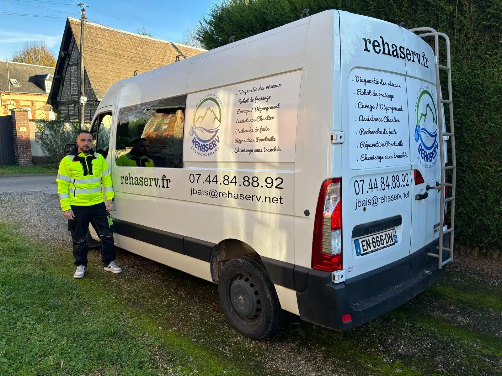 Photo camion de Rehaserv - Rénovation de canalisations enterrés